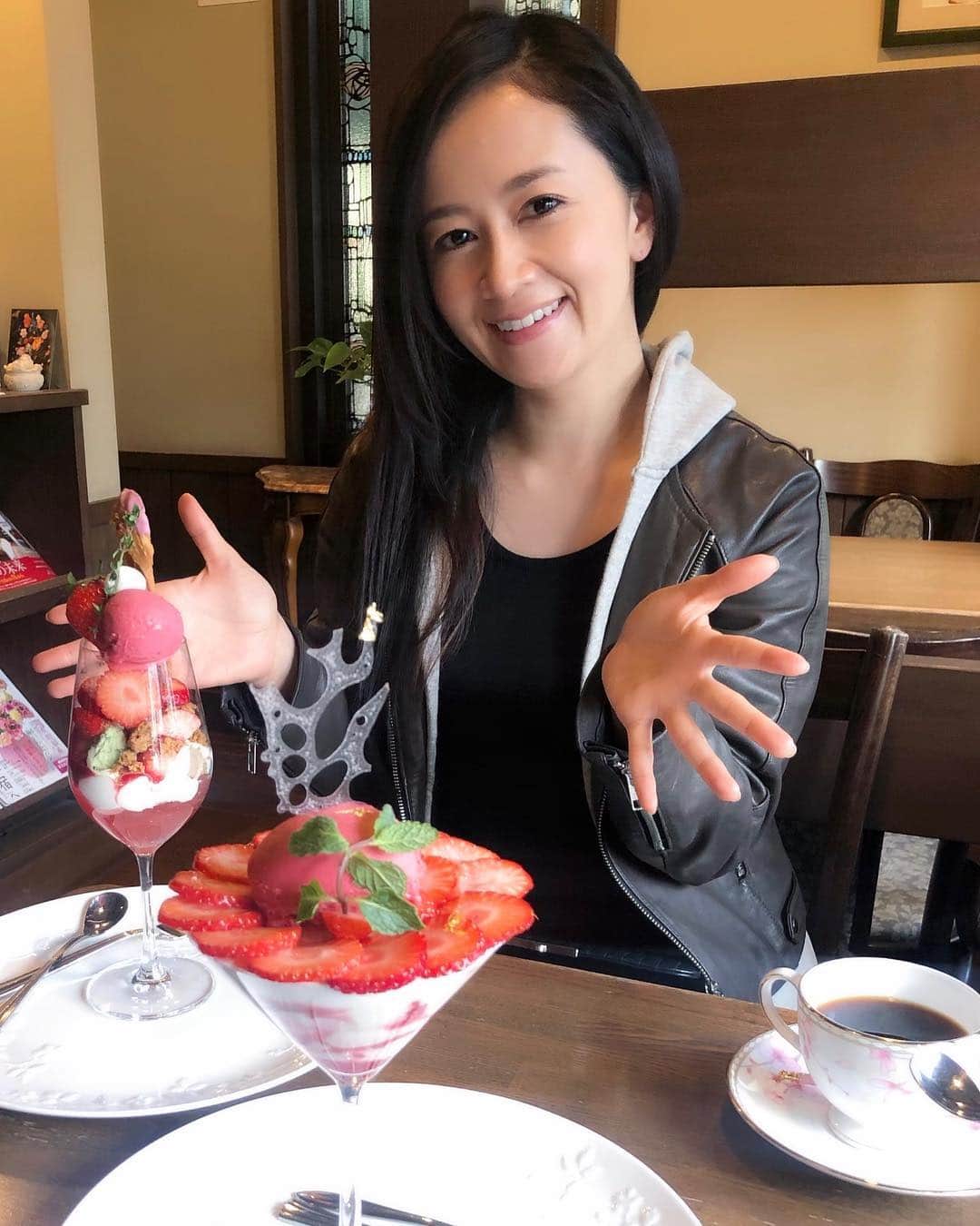 岡田ひとみ（ねんドル）さんのインスタグラム写真 - (岡田ひとみ（ねんドル）Instagram)「高崎で美味しいスイーツを堪能。#モミの木 の皆さんありがとうございました！ #sweets #strawberry #takasaki #gunma #cake」4月7日 21時49分 - hitomi_nendol