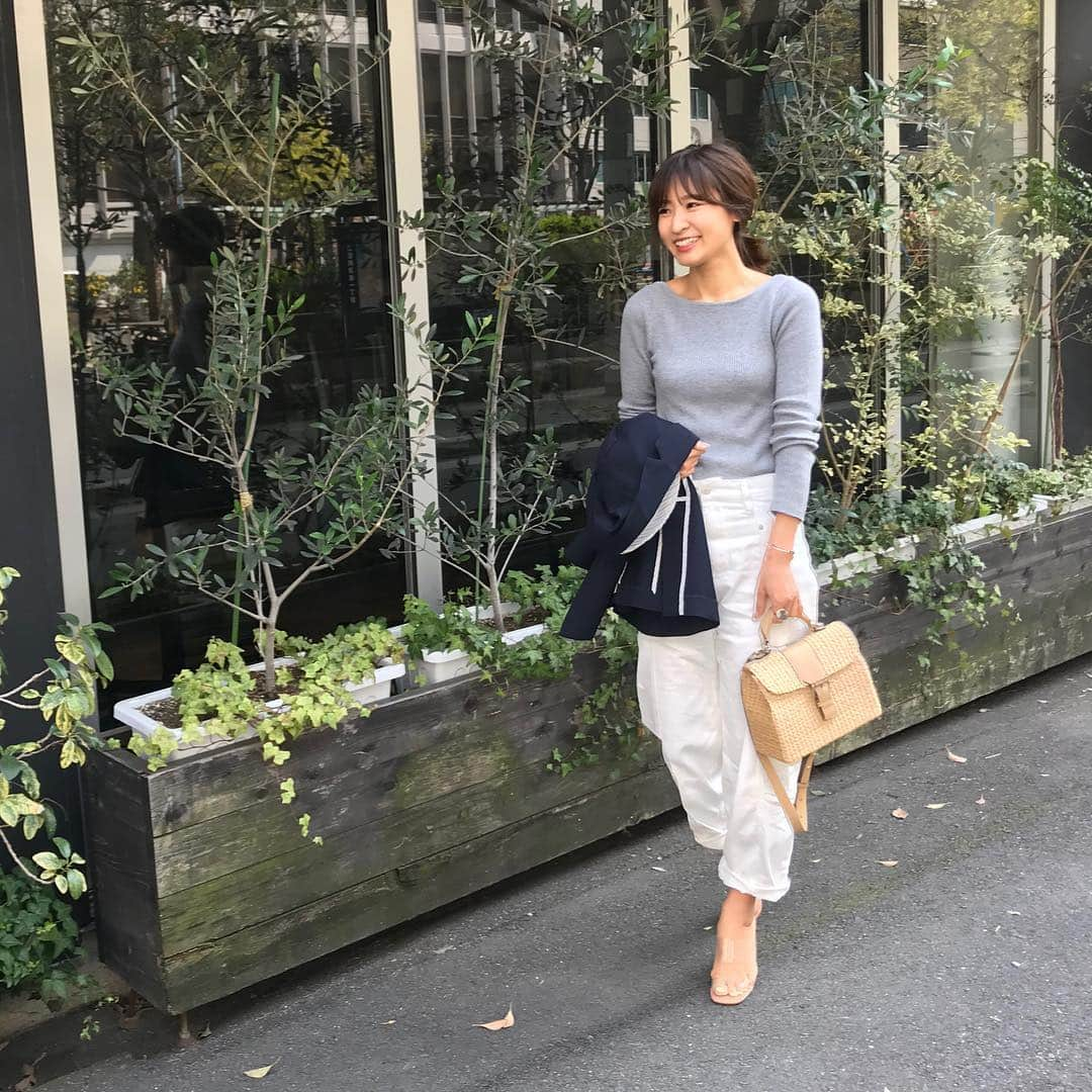 Hiromi Ｍaedaさんのインスタグラム写真 - (Hiromi ＭaedaInstagram)「#outfit ・ 今日も快晴👌💙 ・ お出かけしたかったけど、なんやかんや用事に追われて終了😂 あっという間に春も終わりそう🙌🌸🌸 ・ ・ ・ outer #ellejapan tops #normbyhiron pants,shoes #zara bag #vtthai @vtthaijp クーポンコード“hiron953”で10%offになります♡」4月7日 21時51分 - hiron953