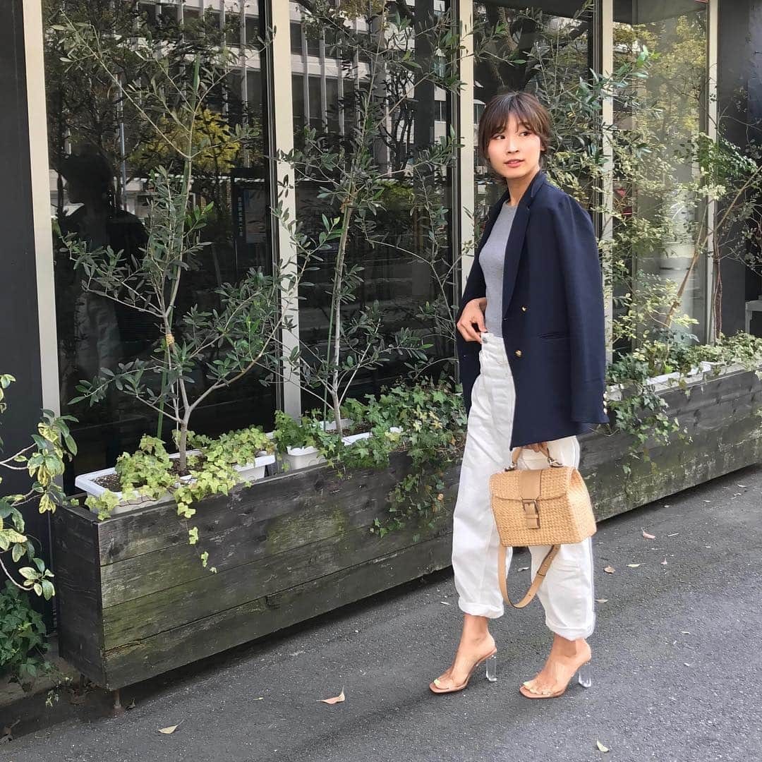 Hiromi Ｍaedaさんのインスタグラム写真 - (Hiromi ＭaedaInstagram)「#outfit ・ 今日も快晴👌💙 ・ お出かけしたかったけど、なんやかんや用事に追われて終了😂 あっという間に春も終わりそう🙌🌸🌸 ・ ・ ・ outer #ellejapan tops #normbyhiron pants,shoes #zara bag #vtthai @vtthaijp クーポンコード“hiron953”で10%offになります♡」4月7日 21時51分 - hiron953