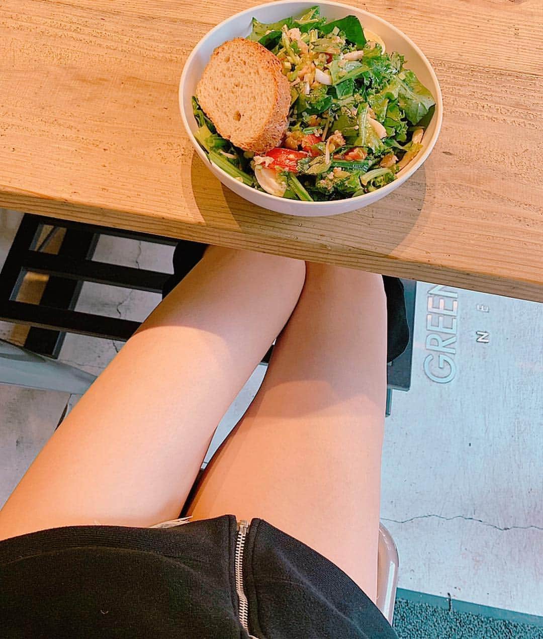 渋谷ゆりさんのインスタグラム写真 - (渋谷ゆりInstagram)「I am what I eat. Today I’m #salad as always :) What about u ? 食べたものが自分を作る。今日も私はサラダ！みんなは？ 我吃什麼就像什麼。我今天也是沙拉！你呢？  #salad #沙拉 #サラダ #東京 #減肥 #健身 #餐廳 #健康 #东京 #tokyo #diet #weightloss #workout #restaurant #lunch #ダイエット #カフェ #恵比寿 #渋谷 #shibuya #ebisu #涩谷 #澀谷 #ダイエット #筋トレ女子 #japan #clozette」4月7日 21時52分 - shibuya_yuri