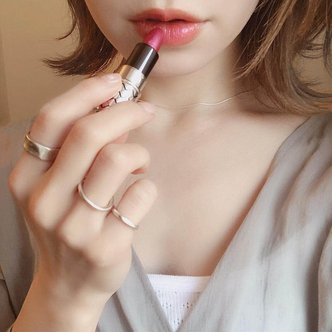 工藤はるかさんのインスタグラム写真 - (工藤はるかInstagram)「ㅤㅤㅤㅤㅤㅤㅤㅤㅤㅤㅤㅤㅤ 先日、資生堂さんの 春夏新製品発表会に行ってきました🌼 ㅤㅤㅤㅤㅤㅤㅤㅤㅤㅤㅤㅤㅤ 中でも気になったのが マキアージュのルージュミニ！ リップはついついたくさん集めてしまいがちだから このミニサイズがうれしい❤︎ ㅤㅤㅤㅤㅤㅤㅤㅤㅤㅤㅤㅤㅤ わたしはRD606がお気に入りカラー。 深みのある赤にほんのりラメが 入っていてかわいいのです🍸 ㅤㅤㅤㅤㅤㅤㅤㅤㅤㅤㅤㅤㅤ supported by 資生堂  #メイク#マキアージュ #harメイク」4月7日 21時52分 - har_326