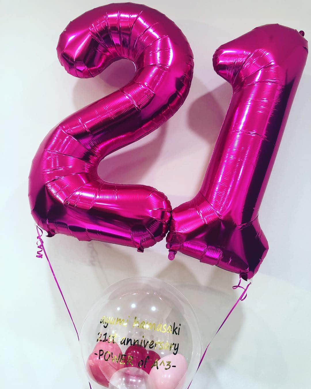 ミッチーのインスタグラム：「21年目の終わりにすごいモノ見せてもらいました。 何にでも言えるけど1つのことをやり続ける、走り続けるってやっぱりすごい事ですよね、だから彼女は強くて優しいんだと思いました。 おめでとうございます。 そして、世界一美しかったよ。お疲れさま！ 5月〜のTROUBLEツアーが楽しみです。 #浜崎あゆみ #さいたまスーパーアリーナ #エーキューブ」
