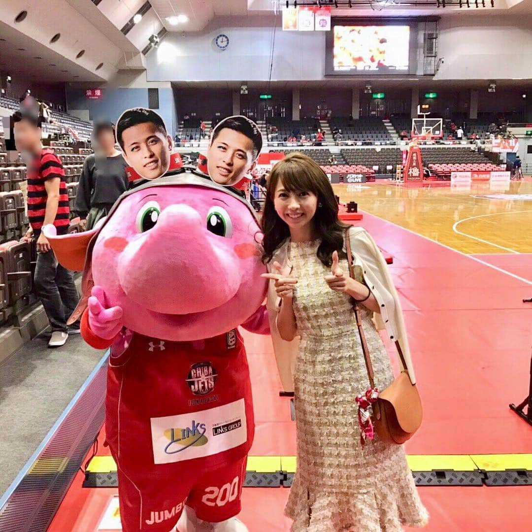 川口満里奈さんのインスタグラム写真 - (川口満里奈Instagram)「. . Bリーグマスコットオブザイヤー 宇宙一あざとかわいいジャンボくん💘 目指せ２連覇✌️ お気に入りの写真で最後の投票！ . . #Bリーグマスコット #ジャンボくん」4月7日 21時59分 - mqrinqkqwqguchi