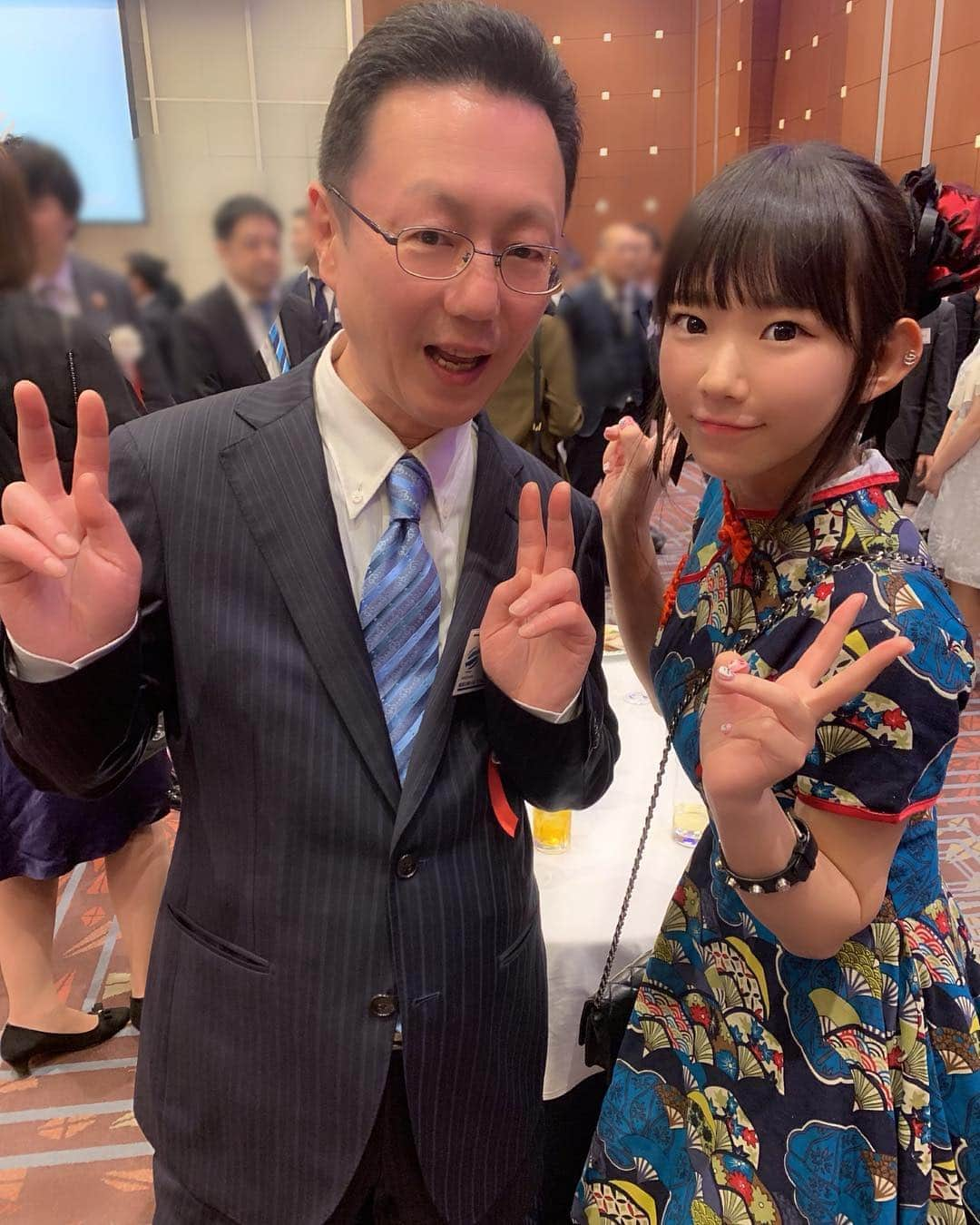 長澤茉里奈さんのインスタグラム写真 - (長澤茉里奈Instagram)「最高位戦パーティーに行ってきたよお🥺🥺❤️ いつもお世話になってるプロの皆さん、最強戦でもたくさんお世話になった小山さんにも会えて嬉しかった🥰🥰 スーパーリスペクトの洋香プロともお写真撮っていただきました🥰❤️かわい〜うはうは 話しかけてくださった皆様ありがとうございました！！🙏✨ お祝いするのはほんとに気持ちがよいっ！ 素敵な時間でした❤️🀄🀄 衣装はチャイナイメージ！！ ちゃいなちゅう〜 #麻雀 #最高位 #最高位戦 #China #🇨🇳 #チャイナドレス #chinadress  #中国 #🀄️」4月7日 22時07分 - marinanagasawa1008