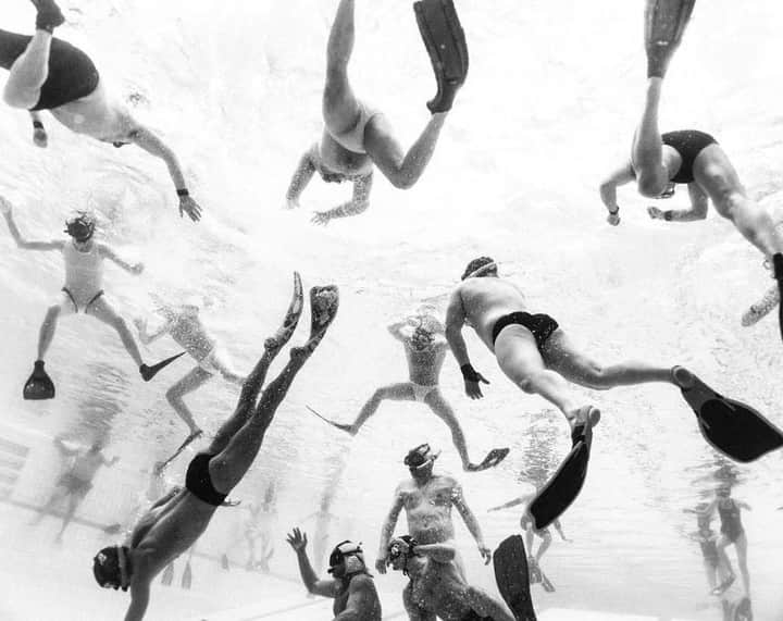 Orient Watchさんのインスタグラム写真 - (Orient WatchInstagram)「Making a splash. 💦  Timeless capture of a rugby team swimming around during warm ups by @markomestrovic #orientstyle . . #scubadiving #underwaterphotography #underwater #dive #diving #scuba #nationalgeographic #rugby #watersports #freshwater #underwaterphotographer #underwaterworld #underwaterphoto #PADI #zimbabwe #diver #desolate #spotted #nauticam #instadiving #scubadivingmag #divingpassport #naturephotoportal #divingphoto #divephotoguide #artofscuba #uwphotographyguide #wideangle #canonusa」4月7日 22時00分 - orientwatch