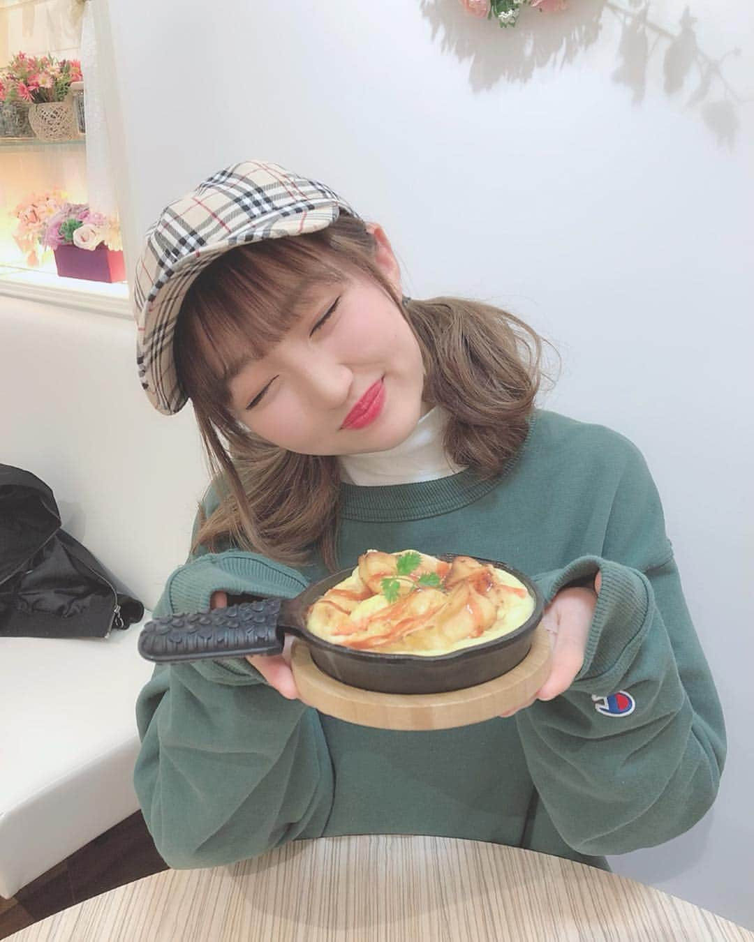 星野麻里愛さんのインスタグラム写真 - (星野麻里愛Instagram)「万松寺通りの紅茶カフェに いってきました☕️ フレンチトーストが ストロベリーでふわふわしてて 美味しかったです。  #紅茶カフェ #大須 #万松寺通り #フレンチトースト」4月7日 22時05分 - maria.pink28