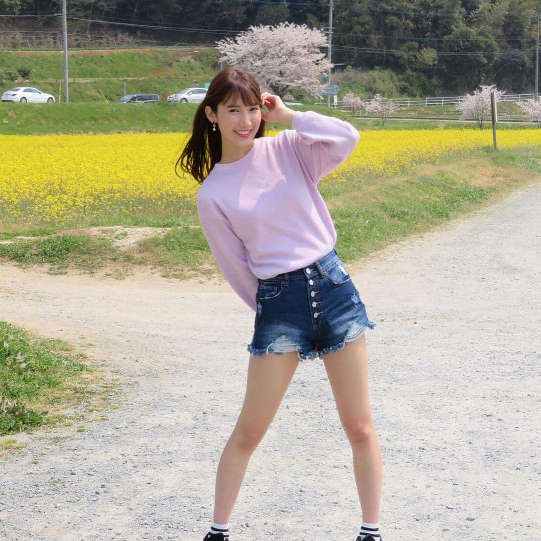 田中菜津美さんのインスタグラム写真 - (田中菜津美Instagram)「なつみの"な" は菜の花の"菜"〜〜🌼💕 . かわいい〜あげ😍 . (ちゃんと入れるとこしか入ってません) #ootd #景色 #風景 #花 #お花 #菜の花畑 #flower #インスタ映え #style #春 #かわいい #花見」4月7日 22時10分 - natsumitanaka_0810