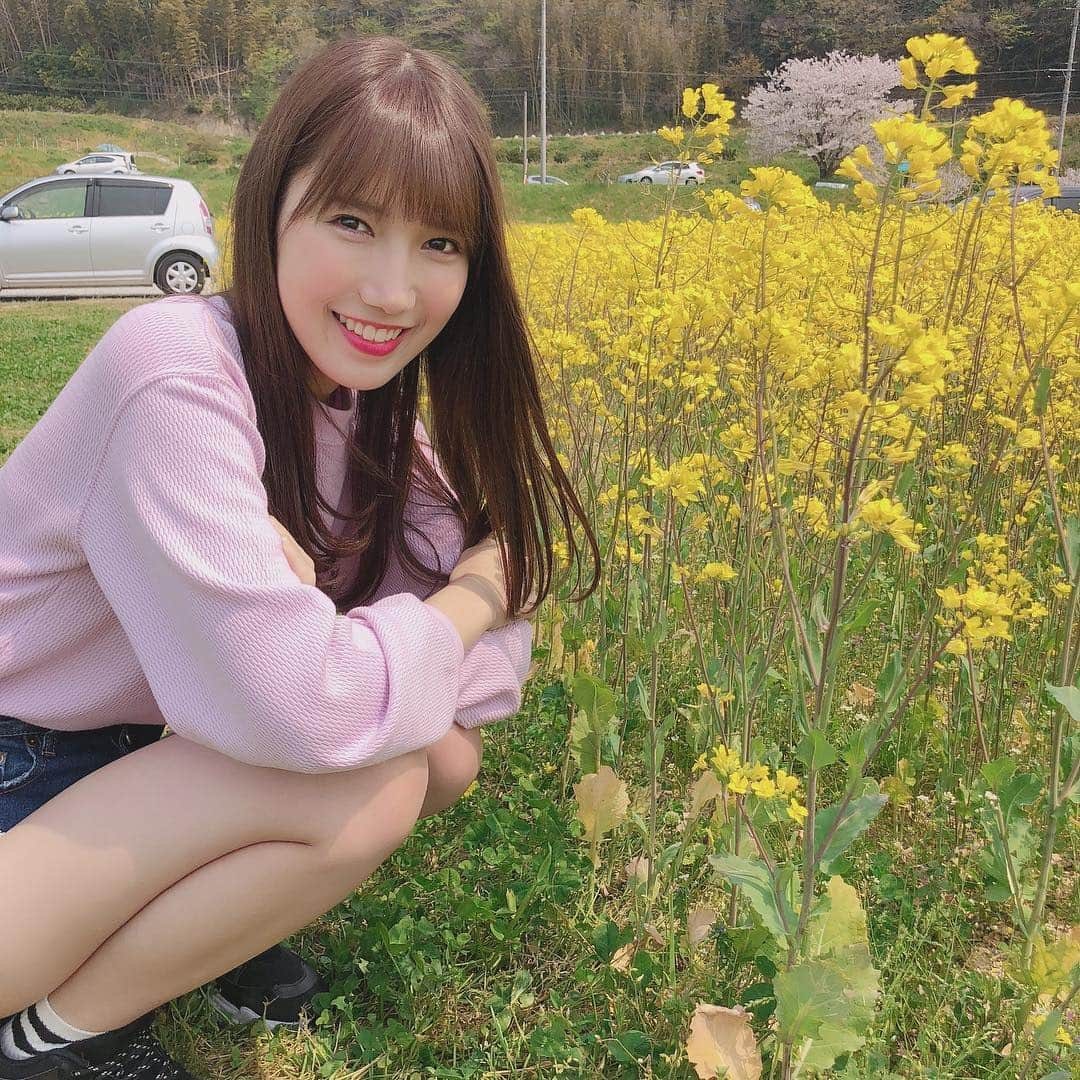 田中菜津美さんのインスタグラム写真 - (田中菜津美Instagram)「なつみの"な" は菜の花の"菜"〜〜🌼💕 . かわいい〜あげ😍 . (ちゃんと入れるとこしか入ってません) #ootd #景色 #風景 #花 #お花 #菜の花畑 #flower #インスタ映え #style #春 #かわいい #花見」4月7日 22時10分 - natsumitanaka_0810