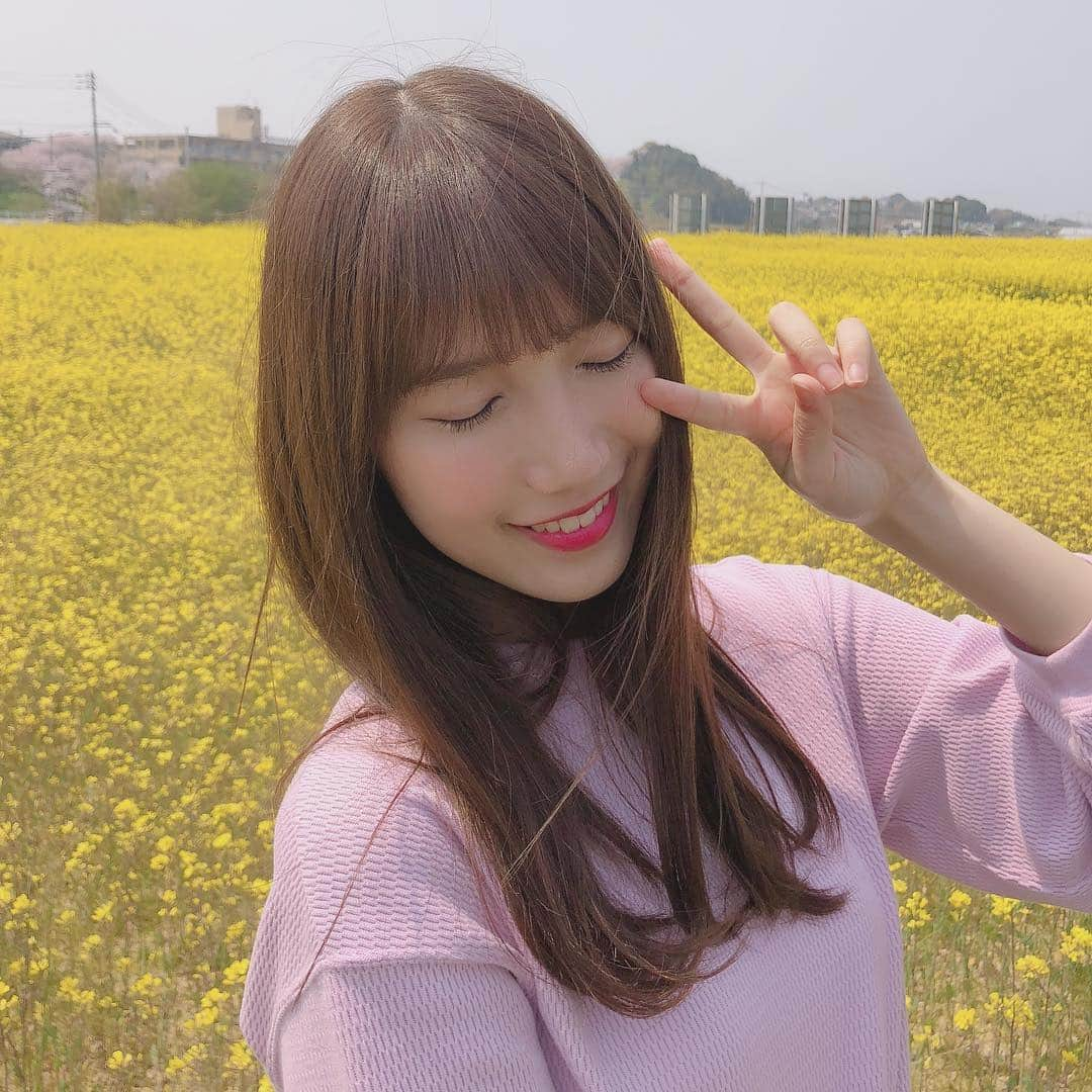 田中菜津美さんのインスタグラム写真 - (田中菜津美Instagram)「なつみの"な" は菜の花の"菜"〜〜🌼💕 . かわいい〜あげ😍 . (ちゃんと入れるとこしか入ってません) #ootd #景色 #風景 #花 #お花 #菜の花畑 #flower #インスタ映え #style #春 #かわいい #花見」4月7日 22時10分 - natsumitanaka_0810