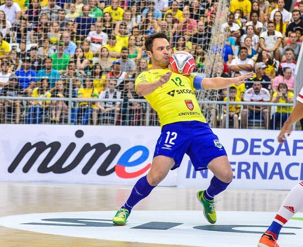 アレッサンドロ・ローザ・ヴィエイラのインスタグラム：「Se liga no @esporte.espetacular ,já já tem o encerramento dos “10 maiores canhotos da história do futebol Brasileiro”! Os personagens de hoje sou eu e a @martavsilva10 !Jamais imaginei ser um dos escolhidos! SE LIGUEM AÍ!」