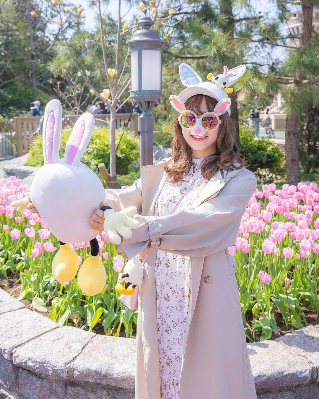 SHIHORINさんのインスタグラム写真 - (SHIHORINInstagram)「🐰🥚🌷💕﻿ ﻿ ﻿ 大好きなイースターシーズンがやってきたああ🐰﻿ #うさたま グッズ🥚﻿ たくさん身につけて行ってきたよ☺️🌼﻿ ﻿ お城の近くのチューリップが満開で可愛かった🌷﻿ ﻿ ﻿ 📷✨ @ibk_521﻿ ﻿ #shihorin__disney #disney #disneyland #tokyodisneyland #tdl #tdr #disneyeaster #disneycode #usatama #disneyphoto #ディズニー #ディズニーランド #東京ディズニーランド #東京ディズニーリゾート #ディズニーイースター #ディズニーイースター2019 #うさたま大脱走 #うさたまグッズ #うさみみ #ディズニーコーデ #チューリップ #スウィートインスタ」4月7日 22時33分 - shihoriiin49