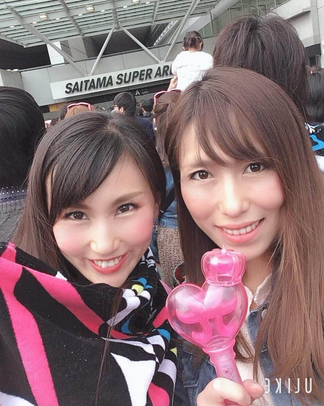 岡村真依さんのインスタグラム写真 - (岡村真依Instagram)「㊗️初さいたまスーパーアリーナ🎉 ・ お水買っといたほーがいいよね！とか、早く着きすぎても行くところないよね！なんて言いながら来た🚃 ・ 広い！！中に食べ物売ってるし！！駅の周りにご飯屋さんもカフェもいっぱいあるし！！！！全然想像と違った✨ ・ #さいたまスーパーアリーナ #浜崎あゆみ #ta #浜崎あゆみライブ #初上陸 #ayumihamasaki #💋」4月7日 22時55分 - maimai_maai