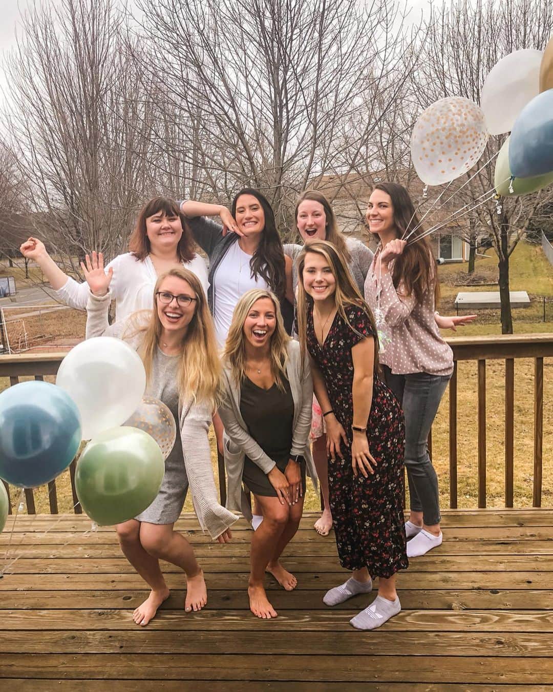 テトリ・ディクソンのインスタグラム：「Yesterday ✨ I have the best friends & fam. ❤️ Thanks to all who came out and special thanks to the amazing bestie for hosting! 👰🏻 #27days #saywhaaaaaat #bridezillashower #joshlovesdix」