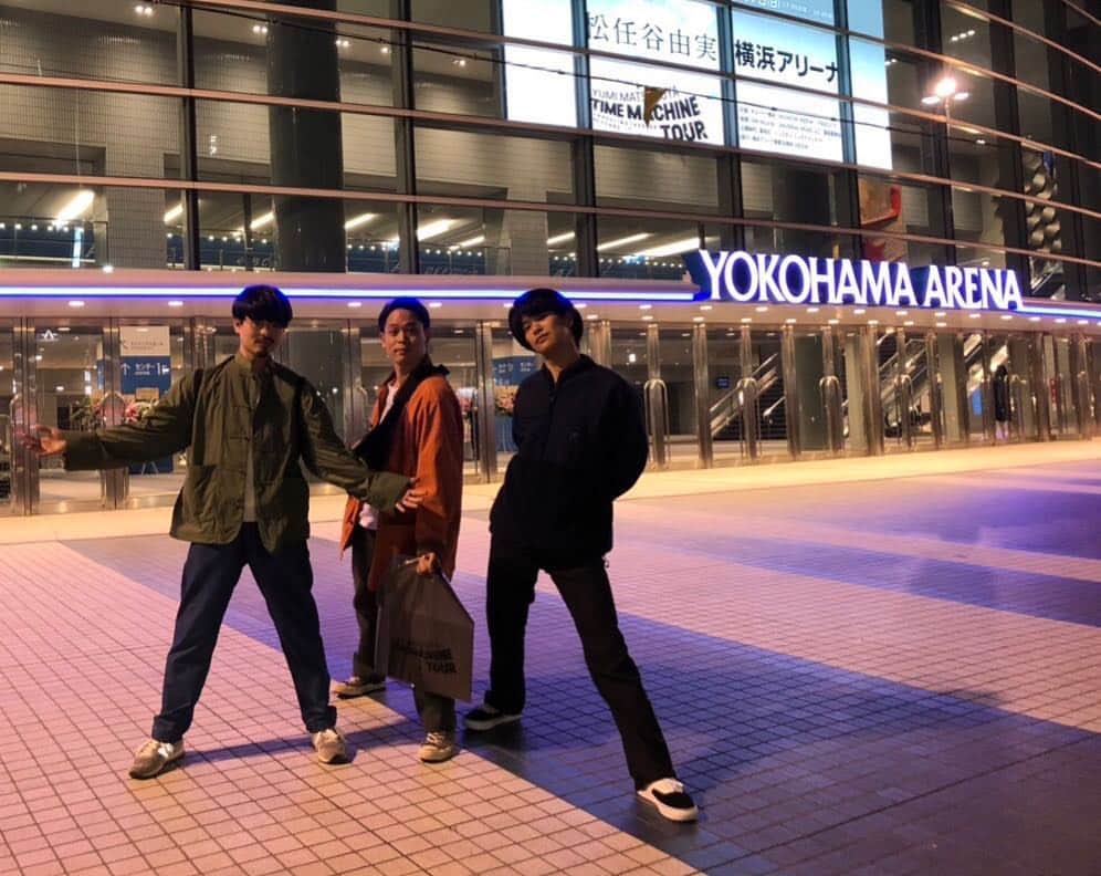 ハマ・オカモトさんのインスタグラム写真 - (ハマ・オカモトInstagram)「2日連続横浜へ 松任谷由実さんのコンサートを観てきました。 とても素敵な時間でした。 偶然会った、かすちゃんとけんごと。」4月7日 22時48分 - hama_okamoto