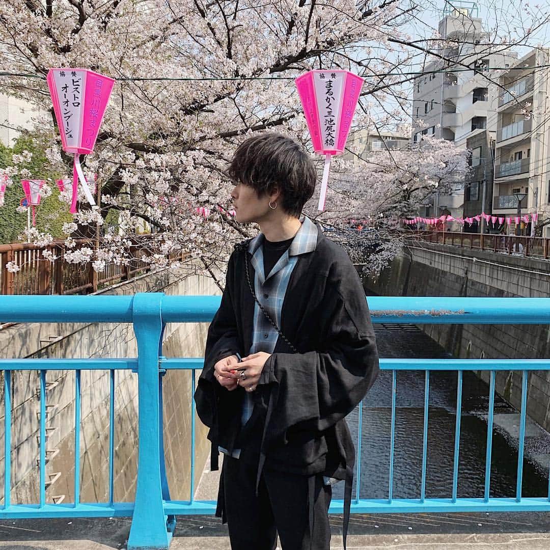 Ryoさんのインスタグラム写真 - (RyoInstagram)「ㅤㅤㅤㅤㅤㅤㅤㅤㅤㅤㅤㅤㅤ もう葉桜になってる🍃 今日も中目黒は、 凄い人混みだった🙄 ㅤㅤㅤㅤㅤㅤㅤㅤㅤㅤㅤㅤㅤ #中目黒 #桜 #花見 #目黒川」4月7日 22時53分 - ryo__takashima