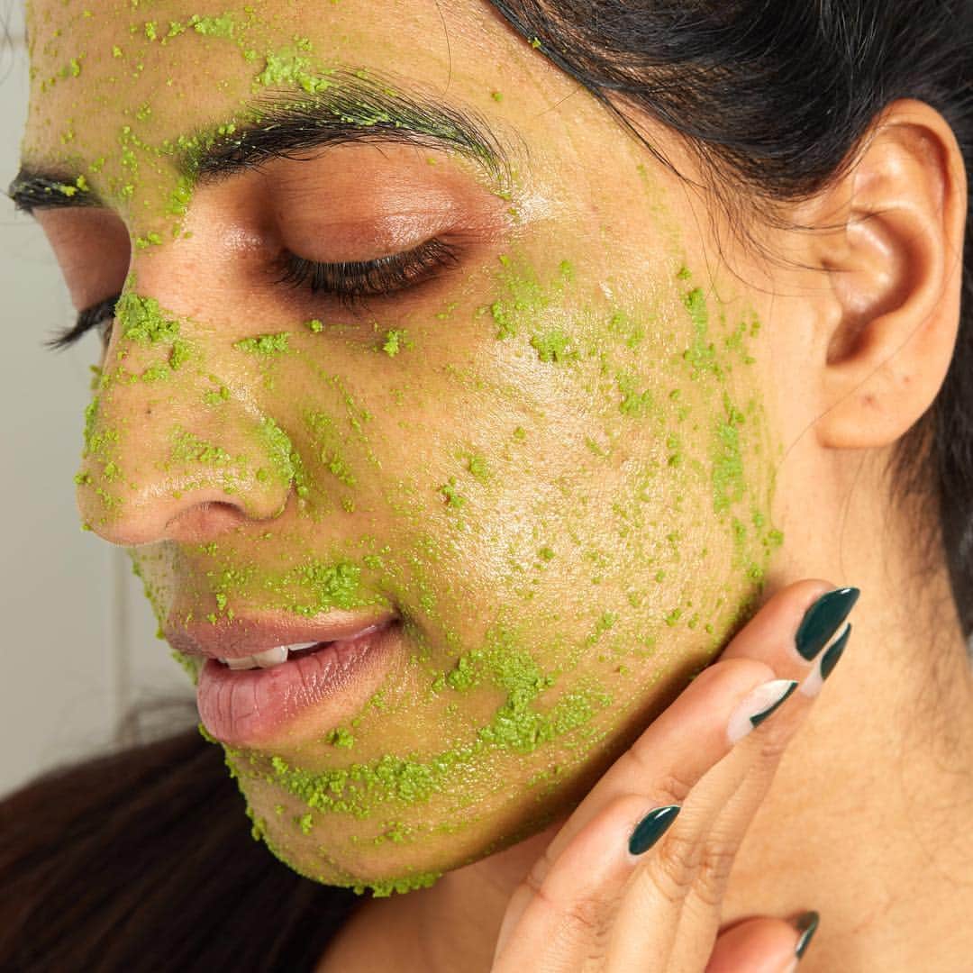 LUSH Cosmeticsさんのインスタグラム写真 - (LUSH CosmeticsInstagram)「Troubled skin is no match for the deep-cleaning powers of Herbalism Face And Body Cleanser. It has a kaolin clay base that mops up oil, while rosemary, nettle and chamomile leave skin feeling fresh, clean and calm. 💚💚💚 #LushLife」4月7日 22時57分 - lushcosmetics