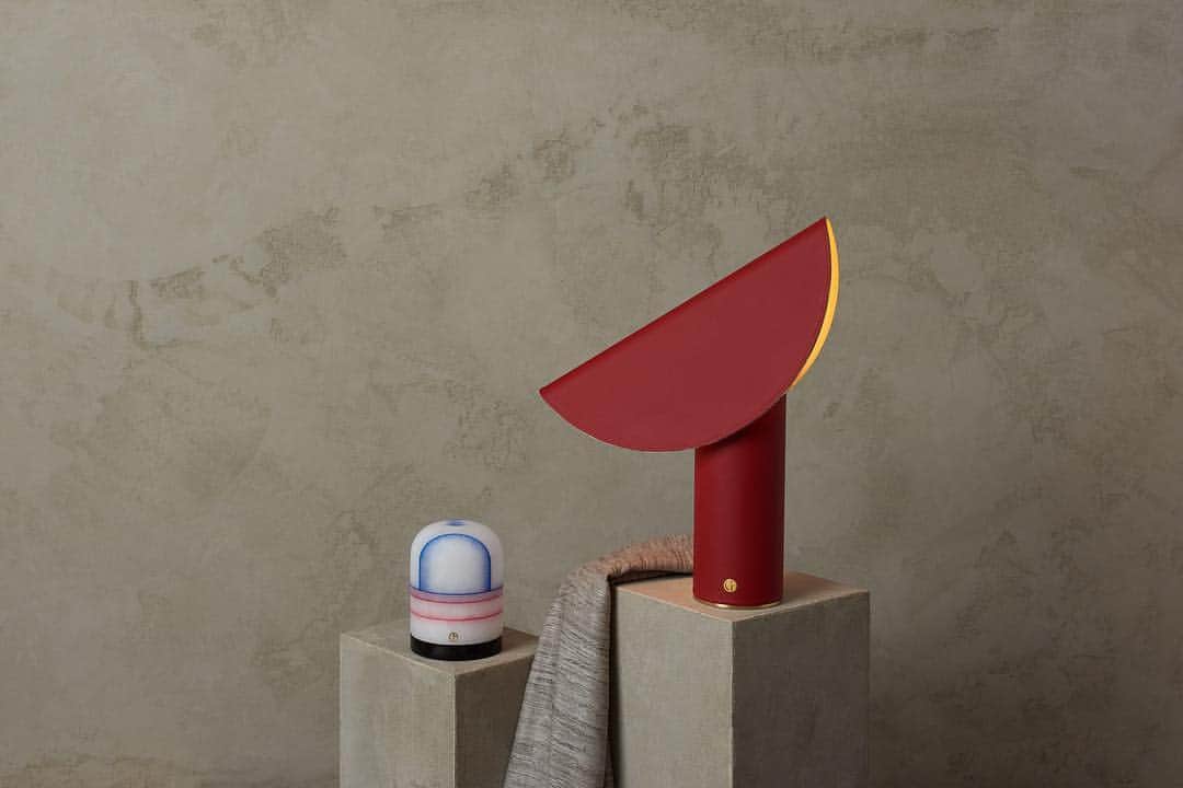 のインスタグラム：「Minimalist design and bright hues are the perfect way to add a pop of colour to a neutral space #ArmaniCasa」