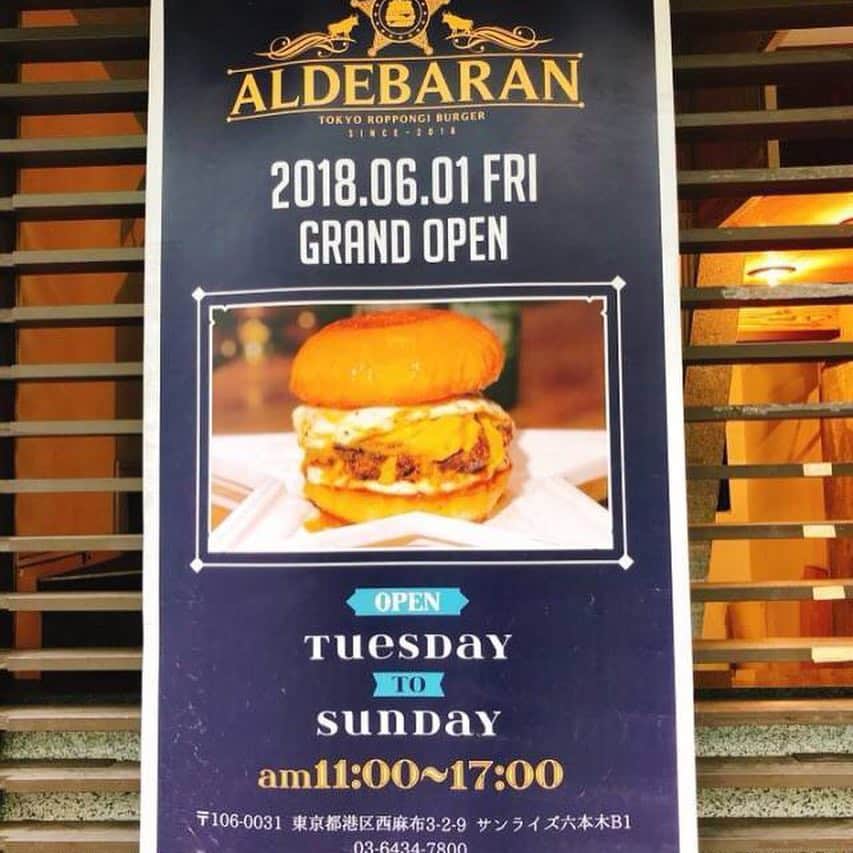 "TERIYAKI" テリヤキ編集部さんのインスタグラム写真 - ("TERIYAKI" テリヤキ編集部Instagram)「⠀ ⠀~TERIYAKI美食倶楽部開催店~⠀ ⠀ TERIYAKI美食倶楽部では、ほぼ毎日素敵なオフ会を開催しています。⠀ ⠀ 東京に限らず、全国各地で様々な逸品を食べる至高のオンラインサロン。⠀ ⠀ 気になる方は @teriyaki_jp  のプロフィールからチェック。⠀ ⠀ -----------------------------------⠀ ⠀【Aldebaran】@六本木⠀⠀⠀⠀⠀ ⠀⠀ 松戸の名店『R-S』出身の方が営むハンバーガーショップ🍔⠀ ⠀ 東京には様々なバーガーが存在しますが、ここはひと味もふた味も違う❗️⠀ ⠀ 猛々しい肉汁と和牛の穏やかさを味わえる素敵なハンバーガーを頂けます😊⠀ ⠀ -----------------------------------⠀ ⠀【Aldebaran】@⠀Roppongi⠀⠀ ⠀ A hamburger shop run by people from Matsudo's famous restaurant "R-S"🍔⠀ ⠀ There are various burgers in Tokyo, but the taste and taste are different here❗️⠀ ⠀ -----------------------------------⠀ #テリヤキ  #本当に旨い  #美食  #美食倶楽部  #鮨会 #写真好きな人と繋がりたい  #グルメ好きな人と繋がりたい  #美味しいもの好きな人と繋がりたい  #いいね返し #ファインダー越しの世界  #美味しいお店  #food #foodstagram  #foodporn  #delicious #Aldebaran #アルデバラン #ハンバーガー #肉部 #肉好きな人と繋がりたい  #六本木グルメ #六本木ランチ #ハンバーガー巡り #東京グルメ #東京ハンバーガー #ハンバーガー部」4月7日 23時00分 - teriyaki_jp