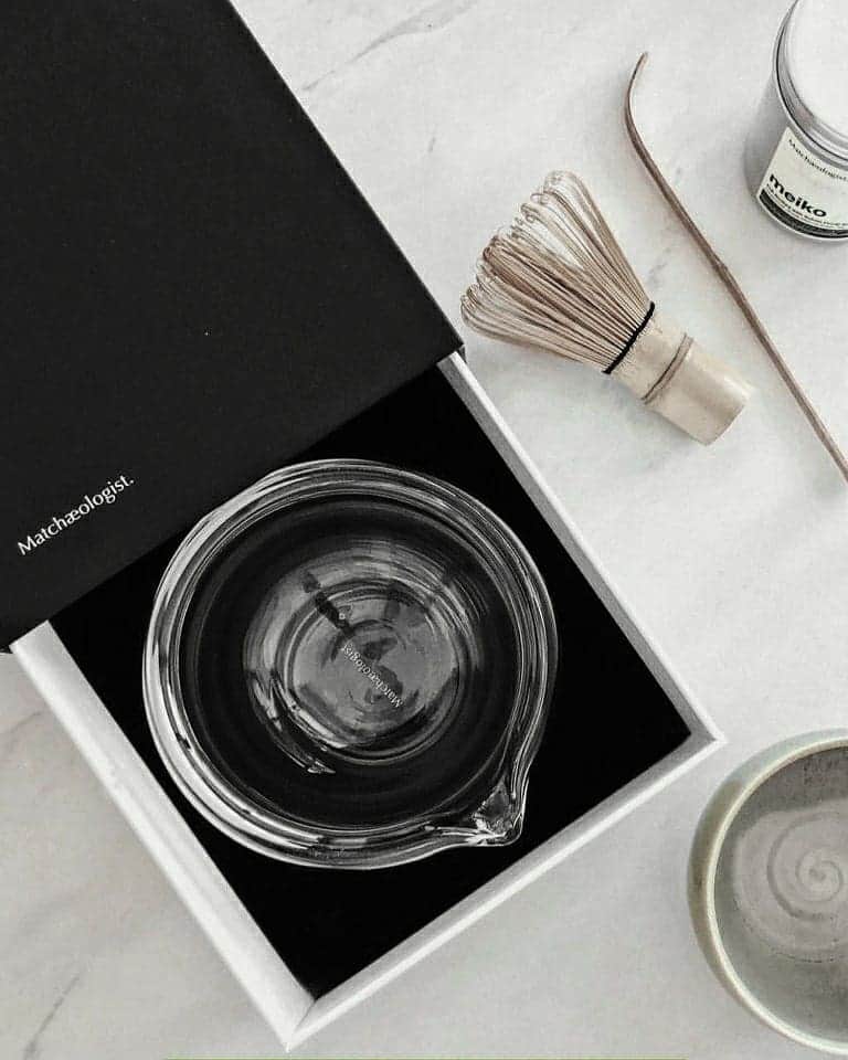 Matchæologist®さんのインスタグラム写真 - (Matchæologist®Instagram)「🙋 Hands up if you’re loving this wonderfully minimalist shot of our Glass #Katakuchi Serving Bowl! 😍 Thanks to our amazing Kati @blackwhitevivid for this lovely capture 📷 . GIVEAWAY REMINDER! 💚✨ Have you entered our most recent competition?! ✨ Head to Friday’s post to find out how you can get your hands on an array of @Matchaeologist and @coyo_uk goodies! . If you’re looking for an all-in one matcha-making device with a stylish blend of beautiful aesthetics 😍 and ergonomic design, this matcha katakuchi 🌿💚is perfect for you. The bowl features heat-resistant borosilicate glass, which showcases the beautiful colour of the matcha 🍵 as it’s being prepared. . It features a depression along its sides to provide a natural handhold, and a concave base to ensure your fingers can grip it without slipping 🙏🍵 as you pour your freshly 🌱 whisked matcha with one hand 🍃👋 into your favourite serving cup. Perfect for use with our Traditional Bamboo Chasen Whisk! . Visit matchaeologist.com (link in bio 👉@matchaeologist) to grab yours today! . Matchæologist® #Matchaeologist Matchaeologist.com」4月7日 23時01分 - matchaeologist