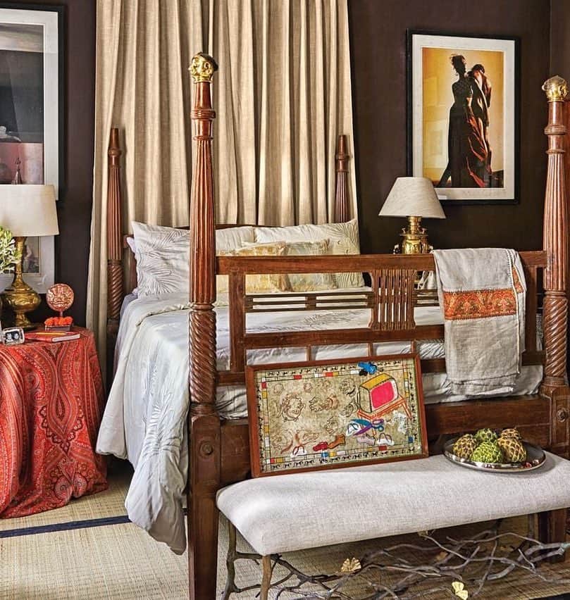 ELLE DECORさんのインスタグラム写真 - (ELLE DECORInstagram)「Designer @michaelaram opened the doors of his stunning home in India, where the master bedroom is truly a lesson in decorating. The inviting space features walls tinted with iron oxide, artwork on the bench by Arpana Caur, and a photograph by Prabuddha Dasgupta. To complete the look, the designer chose his own designs, including a bench and linens on the Indo-Dutch bed. Click the link in bio for the full house tour, as seen in our April 2019 issue. Photography by @miguelfloresvianna」4月7日 23時22分 - elledecor