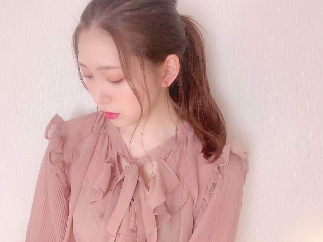茂木忍のインスタグラム：「個別握手会@西日本総合展示場 ありがとうございました🍜 . 珍しく女の子らしい感じ！ . ポニーテール好評でよかった💕」