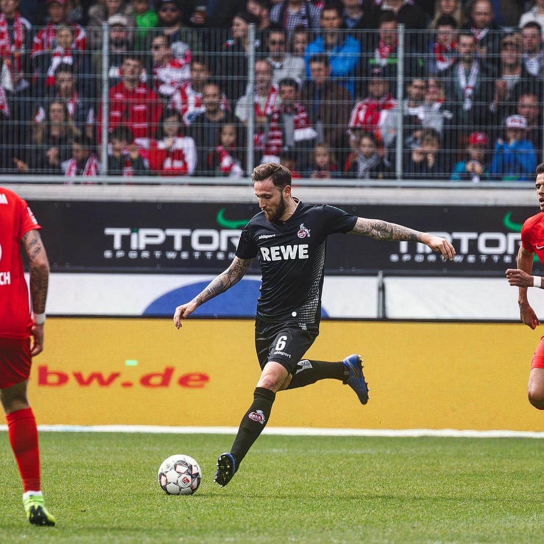 マルコ・ヘーガーのインスタグラム：「✋🏻+☝🏻#wins in a row🐐🔴⚪️ @fckoeln  #effzeh #köln #win #team #together #proud #mh6 #liebedeinestadt #cologne」