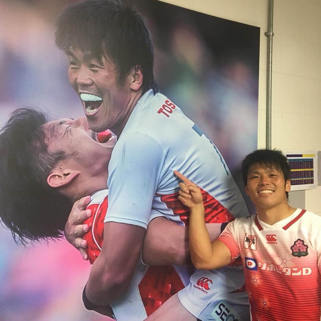 坂井克行のインスタグラム：「SAKAI is at locker room 6 in Hong Kong stadium」