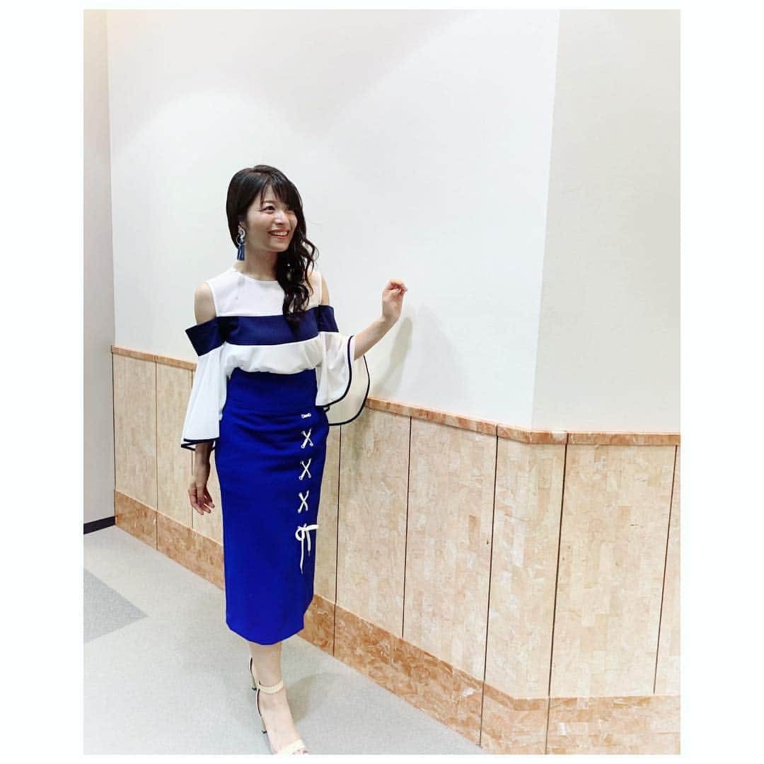 三倉茉奈さんのインスタグラム写真 - (三倉茉奈Instagram)「今日はある番組の収録でしたーー ゲストの方が沢山いらっしゃって濃い内容でした。 またお知らせしますね✨ #このトップス可愛い #タイトスカートも ・トップス→NARACAMICIE ・スカート→RE SYU RYU #resyuryu」4月7日 23時34分 - mana_mikura_official