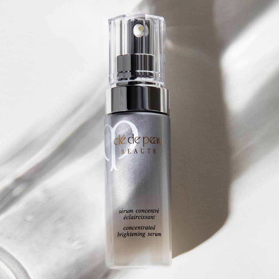 Clé de Peau Beauté Officialさんのインスタグラム写真 - (Clé de Peau Beauté OfficialInstagram)「Unlock skin’s brilliance with the #ConcentratedBrighteningSerum. The silky formula reveals enhanced clarity, radiance and translucency for visibly firmer #skin.」4月7日 23時36分 - cledepeaubeaute