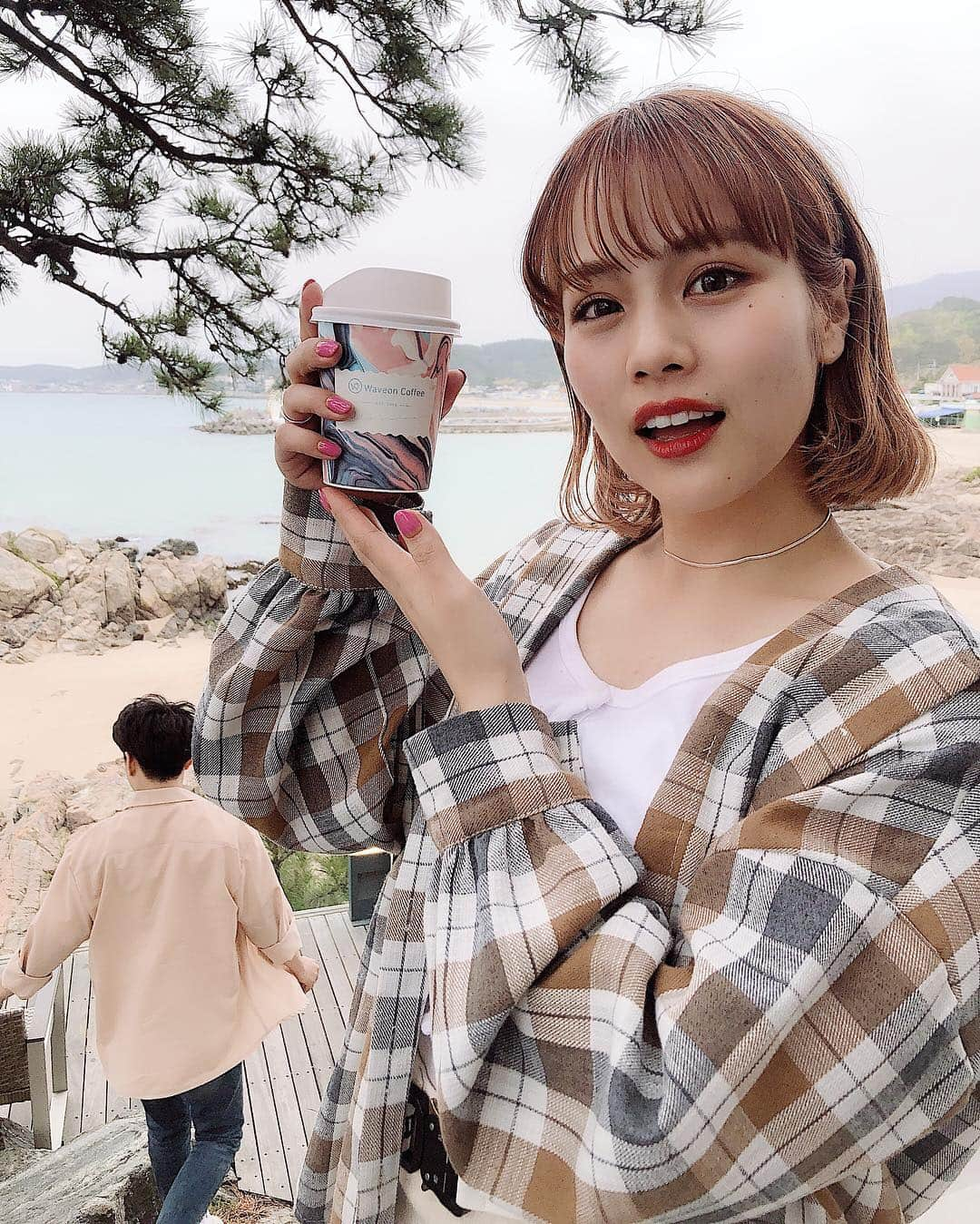 安中芙美さんのインスタグラム写真 - (安中芙美Instagram)「ㅤㅤㅤㅤㅤㅤㅤㅤㅤㅤㅤㅤㅤ 雰囲気最高の @waveoncoffee_official ☝︎🇰🇷 ㅤㅤㅤㅤㅤㅤㅤㅤㅤㅤㅤㅤㅤ 天気いい時にもう一回来たい❤︎ 海見ながらコーヒー飲めるし、 雰囲気最高なのでむちゃオススメ☕︎」4月7日 23時47分 - fumitwinsworld