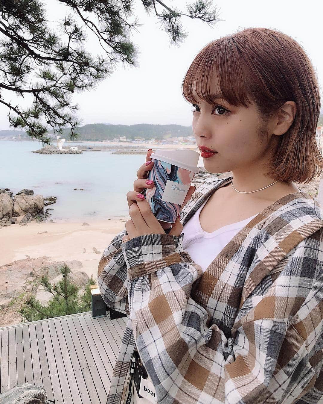 安中芙美さんのインスタグラム写真 - (安中芙美Instagram)「ㅤㅤㅤㅤㅤㅤㅤㅤㅤㅤㅤㅤㅤ 雰囲気最高の @waveoncoffee_official ☝︎🇰🇷 ㅤㅤㅤㅤㅤㅤㅤㅤㅤㅤㅤㅤㅤ 天気いい時にもう一回来たい❤︎ 海見ながらコーヒー飲めるし、 雰囲気最高なのでむちゃオススメ☕︎」4月7日 23時47分 - fumitwinsworld