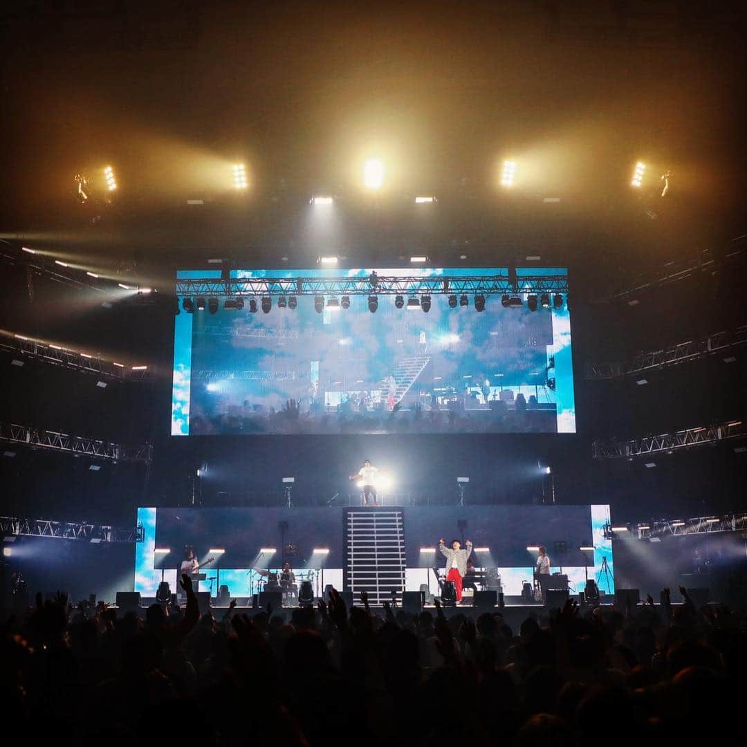 HI-Dさんのインスタグラム写真 - (HI-DInstagram)「あんな登場の仕方させてもらえると思わなかったよ。AK、スタッフの皆さま、ありがとうございました。 ヤベーSHOWになってるから行けなかったみんなはDVDのリリースを待つべし。行ったみんなもまた思い出して観たいよね。オレも早く観たいよ。✌️ Big s/o to my homie AK69‼️ #AK69 #theanthem #日本武道館 #live #concert #redstaisback #redsta #redmagicbeyond #redmagic #Homie #cutsolo」4月7日 23時51分 - hid_hideo_jp_suomi