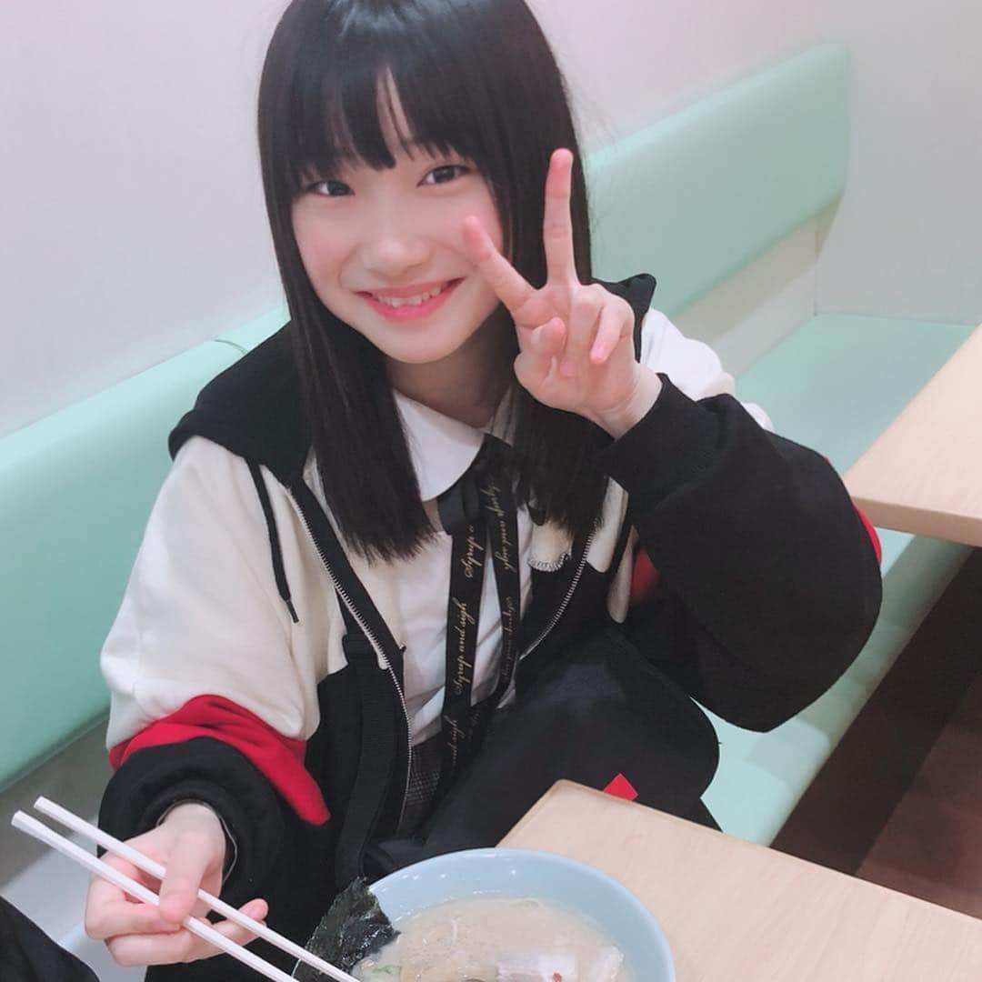 須田亜香里さんのインスタグラム写真 - (須田亜香里Instagram)「SKE48の子供達のふぅふう写真です。 ラーメン部、部員の相川はラスト10枚目☺️ #福岡県 #小倉駅 #豚骨ラーメン #ske48 #ske48ラーメン部 #ふぅふぅ女子」4月7日 23時52分 - akarisuda