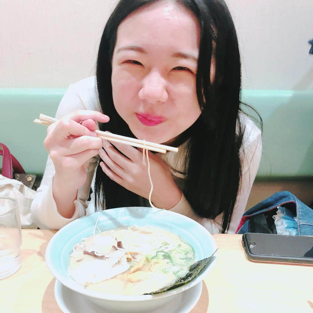 須田亜香里さんのインスタグラム写真 - (須田亜香里Instagram)「SKE48の子供達のふぅふう写真です。 ラーメン部、部員の相川はラスト10枚目☺️ #福岡県 #小倉駅 #豚骨ラーメン #ske48 #ske48ラーメン部 #ふぅふぅ女子」4月7日 23時52分 - akarisuda