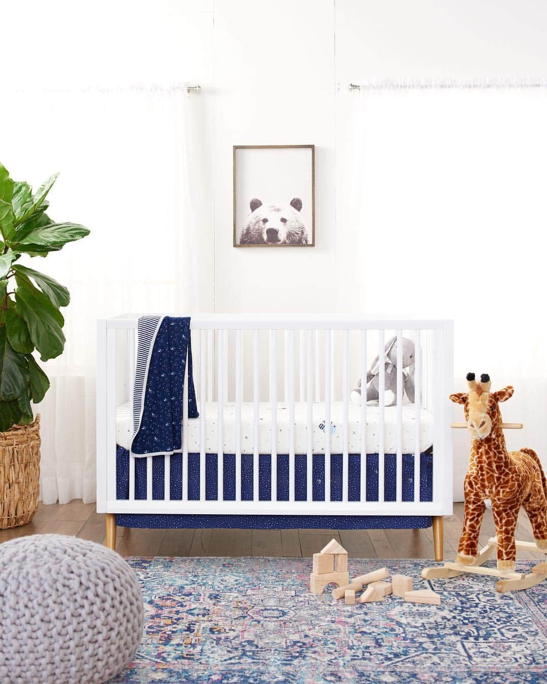 ロック&リパブリックのインスタグラム：「We’re going gaga for this clean, modern nursery style. Tap to shop it at #Kohls.」