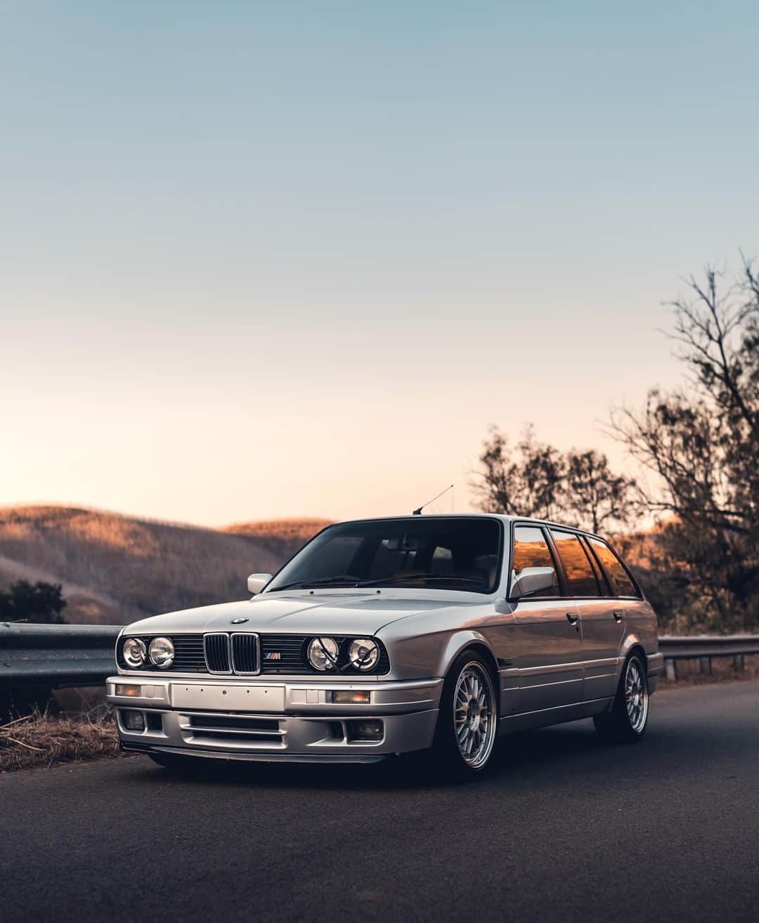BMWさんのインスタグラム写真 - (BMWInstagram)「The perfect time and space. The first generation of the BMW 3 Series Touring. #BMWRepost @4doorm4 @_crvn_ #BMW #3Series #BMWClassic」4月8日 0時00分 - bmw