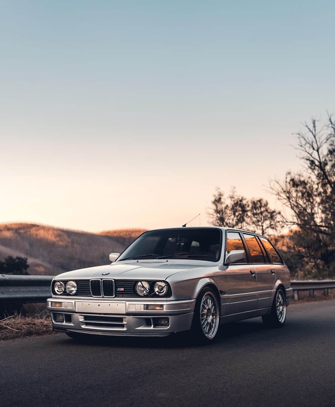 BMWさんのインスタグラム写真 - (BMWInstagram)「The perfect time and space. The first generation of the BMW 3 Series Touring. #BMWRepost @4doorm4 @_crvn_ #BMW #3Series #BMWClassic」4月8日 0時00分 - bmw