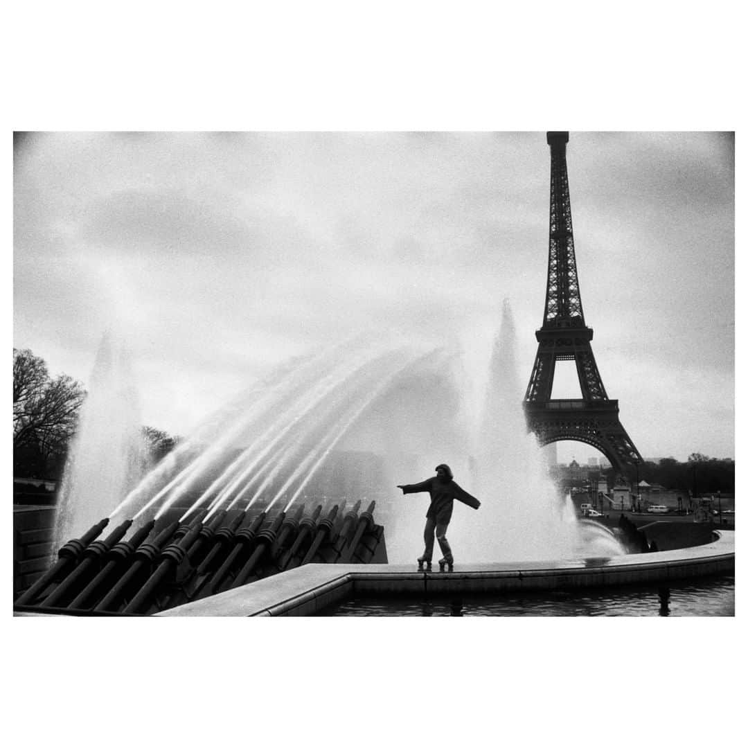 Magnum Photosさんのインスタグラム写真 - (Magnum PhotosInstagram)「Marking the 130th anniversary of the inauguration of the Eiffel Tower last week, a new collection of posters and fine prints of the renowned monument is now available on shop.magnumphotos.com. . PHOTO: Roller skating at the Place du Trocadero. Paris, France. 1994. . © @richardkalvar/#MagnumPhotos . #RichardKalvar #EiffelTower」4月8日 0時00分 - magnumphotos