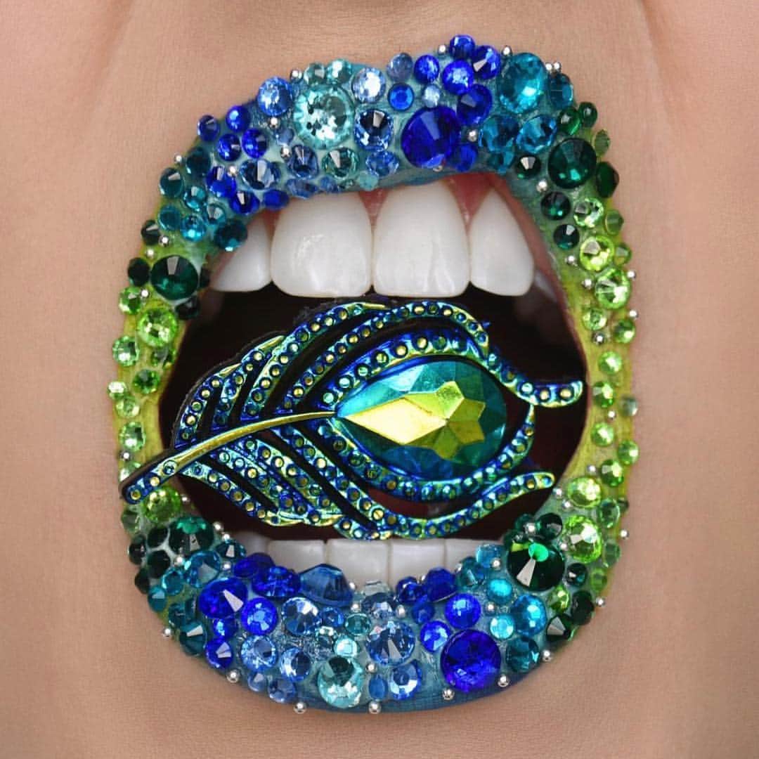 Jeffree Star Cosmeticsさんのインスタグラム写真 - (Jeffree Star CosmeticsInstagram)「I WANNA SEE YOUR PEACOCK🦚🦚 This peacock #lipart is so extra in the the best way 💋💋 @minniemcgee used #velourliquidlipstick shades ‘Breakfast At Tiffanys’, ‘Venus Flytrap’, ‘Blue Velvet’, ‘Jawbreaker’ & ‘Crocodile Tears’ 💦💦#jeffreestarcosmetics #liquidlipstick」4月8日 0時02分 - jeffreestarcosmetics