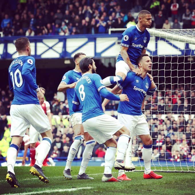 エヴァートンFCさんのインスタグラム写真 - (エヴァートンFCInstagram)「Oh Everton we love you! 💙 • • • #efc #everton #evertonfc #coyb #pl #premierleague #evears #goodisonpark #jagielka」4月8日 0時13分 - everton