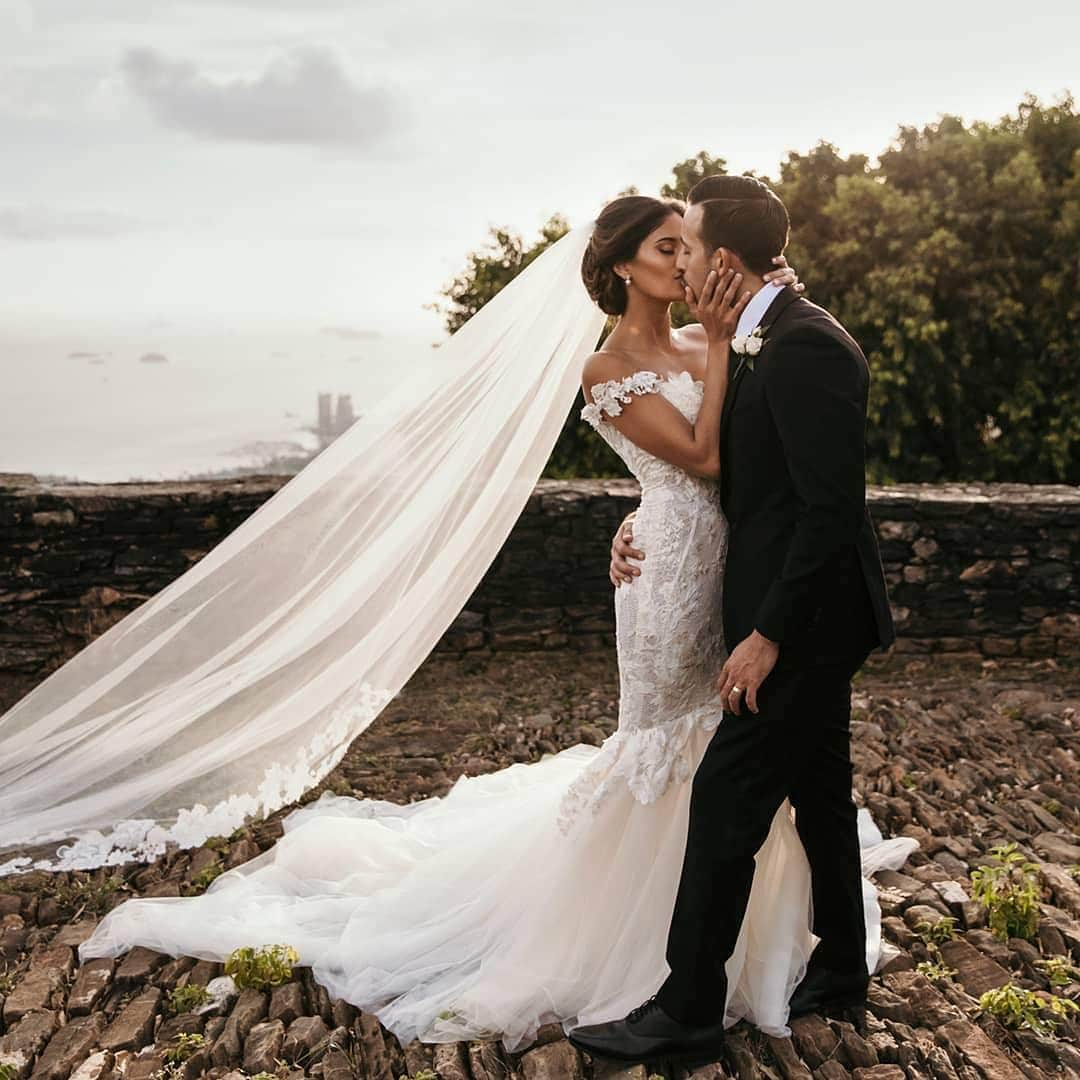 Galia Lahavさんのインスタグラム写真 - (Galia LahavInstagram)「The first day of the rest of our lives | Our #GLBride @ariellemoses wearing the elegant #Tony #GLCouture 📷 @juliecharlettphotography」4月8日 0時21分 - galialahav