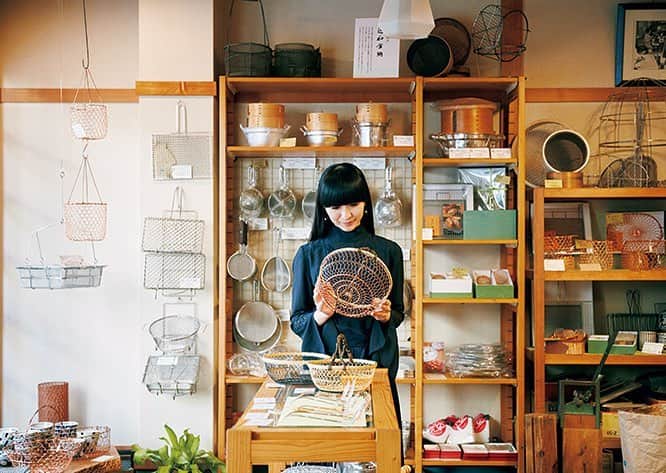 Perfumeさんのインスタグラム写真 - (PerfumeInstagram)「English version of Kokontozai: KASHIYUKA’s Shop of Japanese Arts and Crafts on @casabrutus is now up! In this issue she takes a trip to Kyoto, the capital of Japanese handcraft, to call on a Kyo-Kanaami shop. Link in bio. #prfm」4月8日 0時24分 - prfm_official