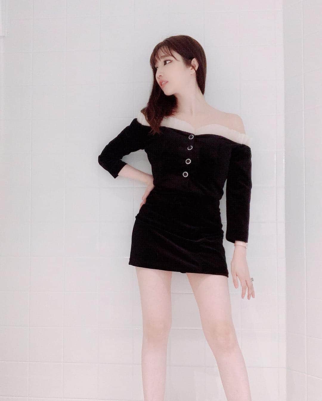 森下悠里さんのインスタグラム写真 - (森下悠里Instagram)「@berrry.closetofficial  ドレスやお化粧ブラシ 可愛くて沢山orderしたの💓 - 最近、少しづつだけど痩せてきたから ミニスカ履けるようになってきた🤔 - #ootd #fashion #fashionista」4月8日 0時25分 - yuurimorishita