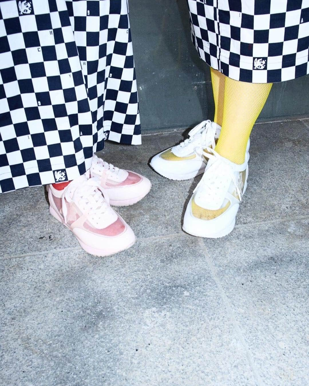 AMIさんのインスタグラム写真 - (AMIInstagram)「super amazing sneaker makes me happy💞 I am having a lot of fun with color on color styling🌈 ❤  コーディネートが楽しくなる最高のスニーカー🧚‍♂️カラーonカラーのスタイリングでカラフルな気分を楽しんでいます🌹  @furla  #furlasneakers #thefurlasociety」4月8日 0時27分 - amixxamiaya