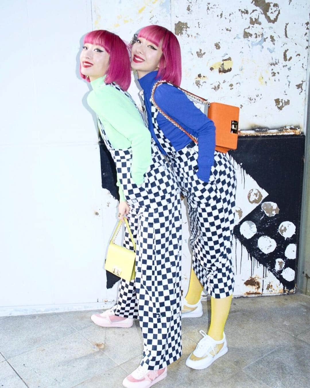 のインスタグラム：「super amazing sneaker makes me happy💞 I am having a lot of fun with color on color styling🌈 ❤  コーディネートが楽しくなる最高のスニーカー🧚‍♂️カラーonカラーのスタイリングでカラフルな気分を楽しんでいます🌹  @furla  #furlasneakers #thefurlasociety」