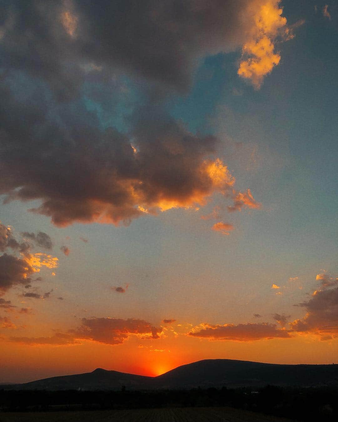 のインスタグラム：「Thank you for this sunset 🙏🏼 #mexico」