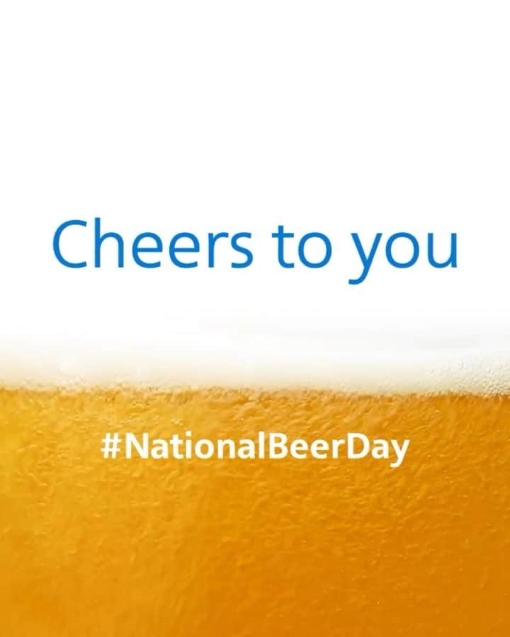 アメリカン航空のインスタグラム：「99 bottles of beer on the wall? How about 1.4 million on the ground and in the air! 🍻 ⠀⠀⠀⠀⠀⠀⠀⠀⠀ Hoppy #NationalBeerDay! 🍺 ⠀⠀⠀⠀⠀⠀⠀⠀⠀ ⠀⠀⠀⠀⠀⠀⠀⠀⠀ #NationalBeerDay #Beer #CraftBeer #DrinkLocal #Cheers #Cheer #Drink #Drinks #Beers #Hoppy #Happy #National #Day #NationalDay」