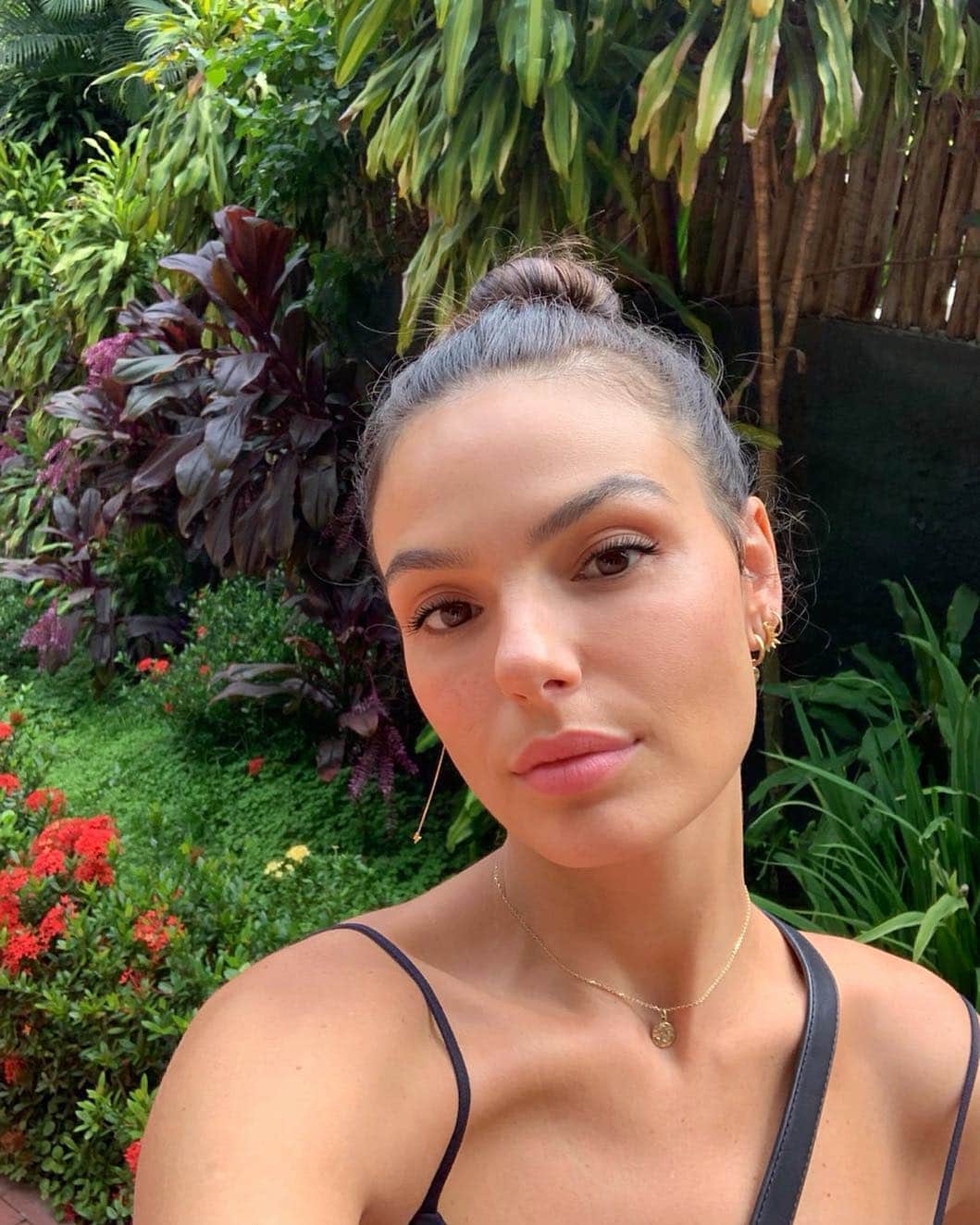 Isis Valverdeさんのインスタグラム写真 - (Isis ValverdeInstagram)「Hey domingo 🤓」4月8日 0時34分 - isisvalverde