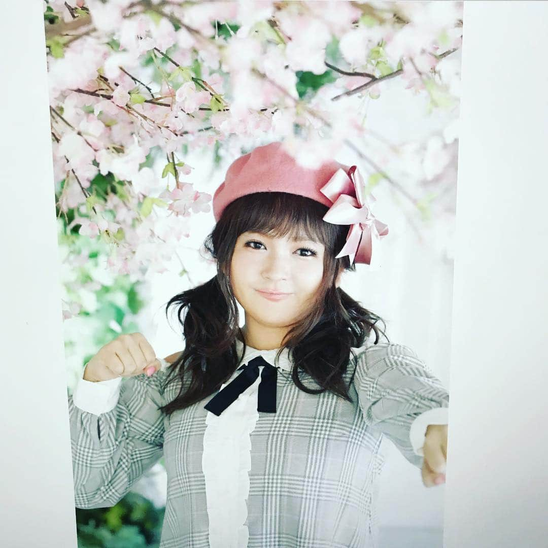 はらさんのインスタグラム写真 - (はらInstagram)「🌸 🌸 動物たちは繁殖期だね🌸 🌸 🌸 #ロンハー #奇跡の一枚 #表情が硬い #手品〜にゃっ🐾 #とやると顔が緩くなるらしい #手品〜にゃで連写した時の📸」4月8日 0時34分 - univershara