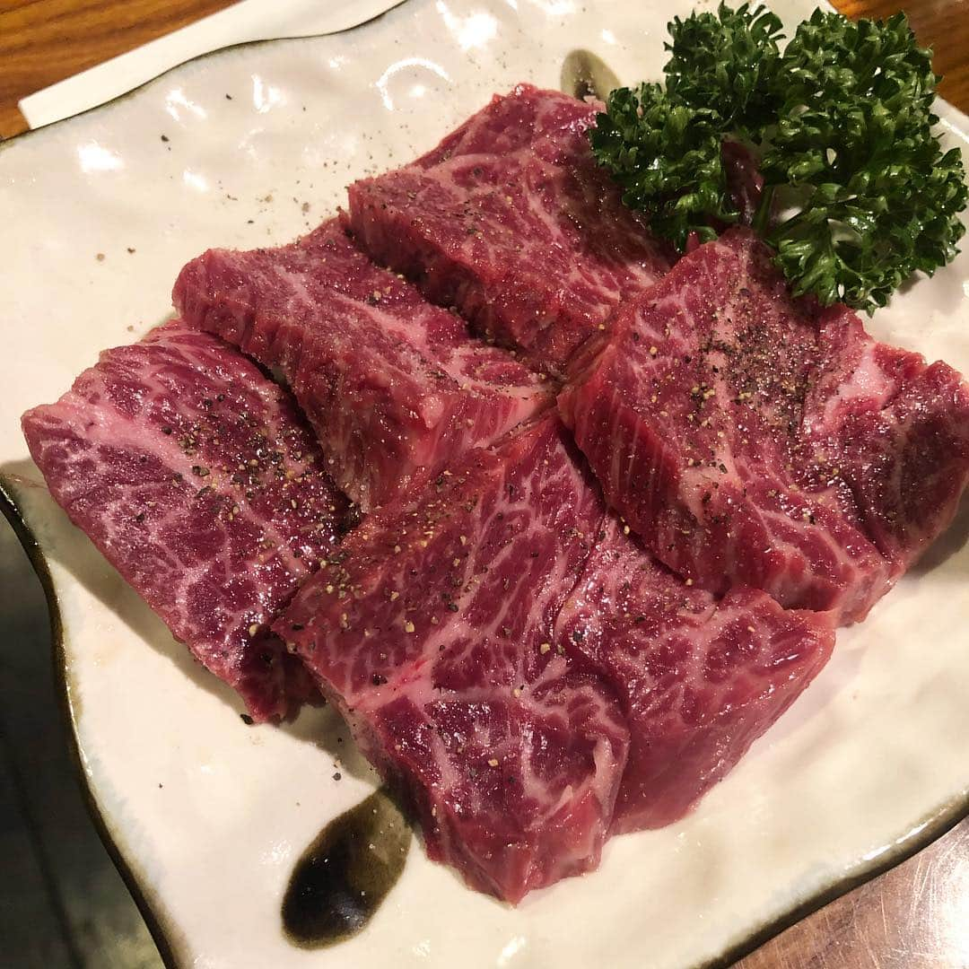 坪井ミサトさんのインスタグラム写真 - (坪井ミサトInstagram)「. . 寝る前の食テロ🥩 もう食べたい。。。 . 大好きな @kei_yakiniku さん💕 . かわいい後輩ちゃんも 引き連れて😆✨ 関西出身ですごくいい子。 バナナ女子🍌です🌺笑 . . #焼肉 #焼肉女子 #肉女子 #お肉大好き #エネルギー #焼肉慶 #新丸子 #food #foodie #幸せ #happy #fitness #fitnessgirl #野球 #野球女子」4月8日 0時35分 - misato1030